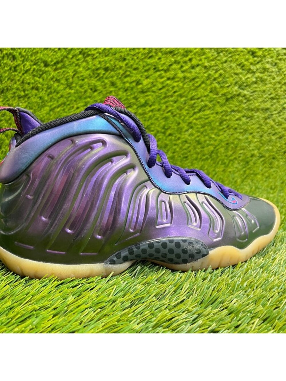 Nike Air Foamposite One Iridescent Purple Boys Size 5.5Y Athletic Shoes Sneakers